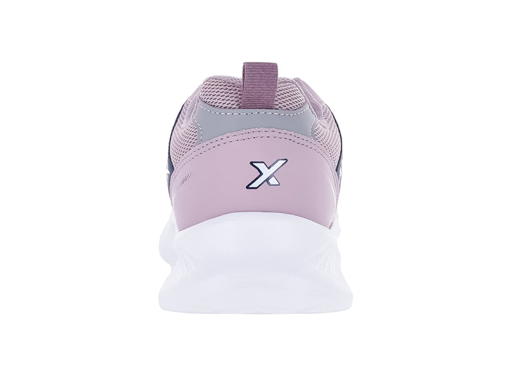 Tenis deportivos Andrax color morado taro con detalles azul marino y suela blanca.