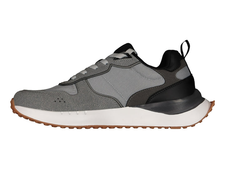 Tenis deportivos Charly color gris Oxford con detalles en negro, suela blanca y base café.