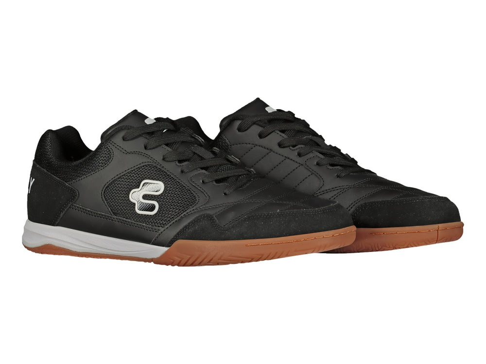 Tenis deportivos Charly en color negro con suela color miel y entresuela blanca.