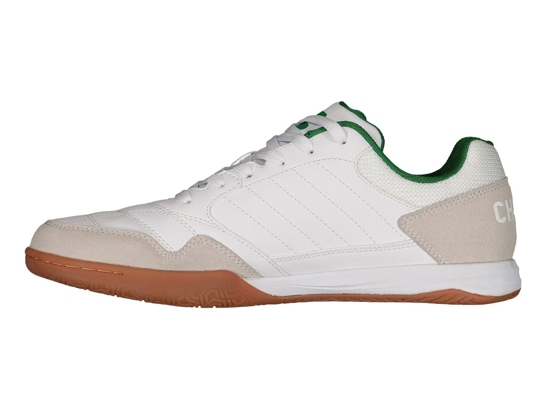 Tenis deportivos Charly blancos con detalles verdes y suela color café.