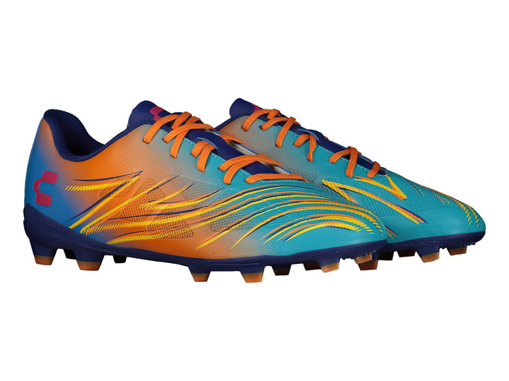 Botas de fútbol Charly con diseño degradado en colores naranja, azul y amarillo y suela con tacos.