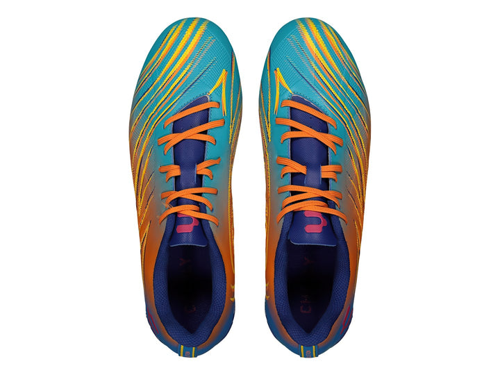 Botas de fútbol Charly con diseño degradado en colores naranja, azul y amarillo y suela con tacos.