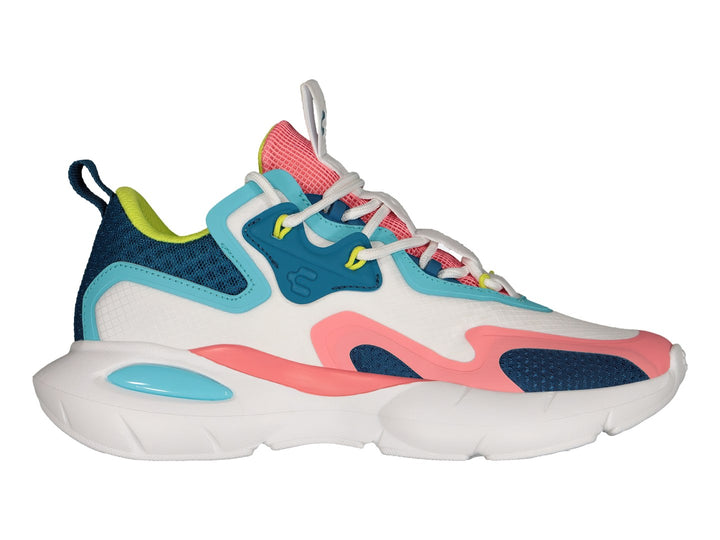 Tenis deportivos Charly multicolores en blanco, azul y coral con suela blanca ancha.