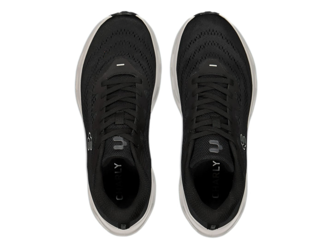 Tenis deportivos Charly color negro con suela blanca gruesa y transpirable.