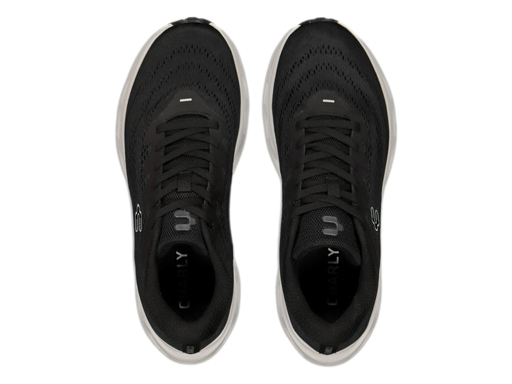 Tenis deportivos Charly color negro con suela blanca gruesa y transpirable.