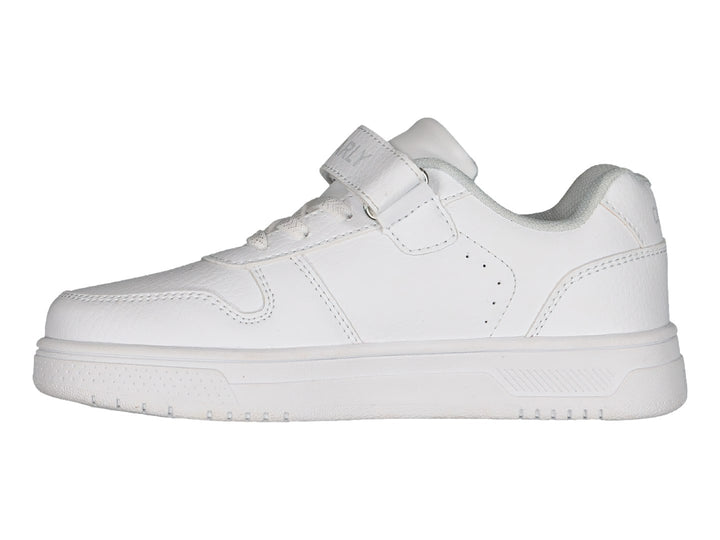 Tenis deportivos Charly de color blanco con agujetas y correa de velcro.