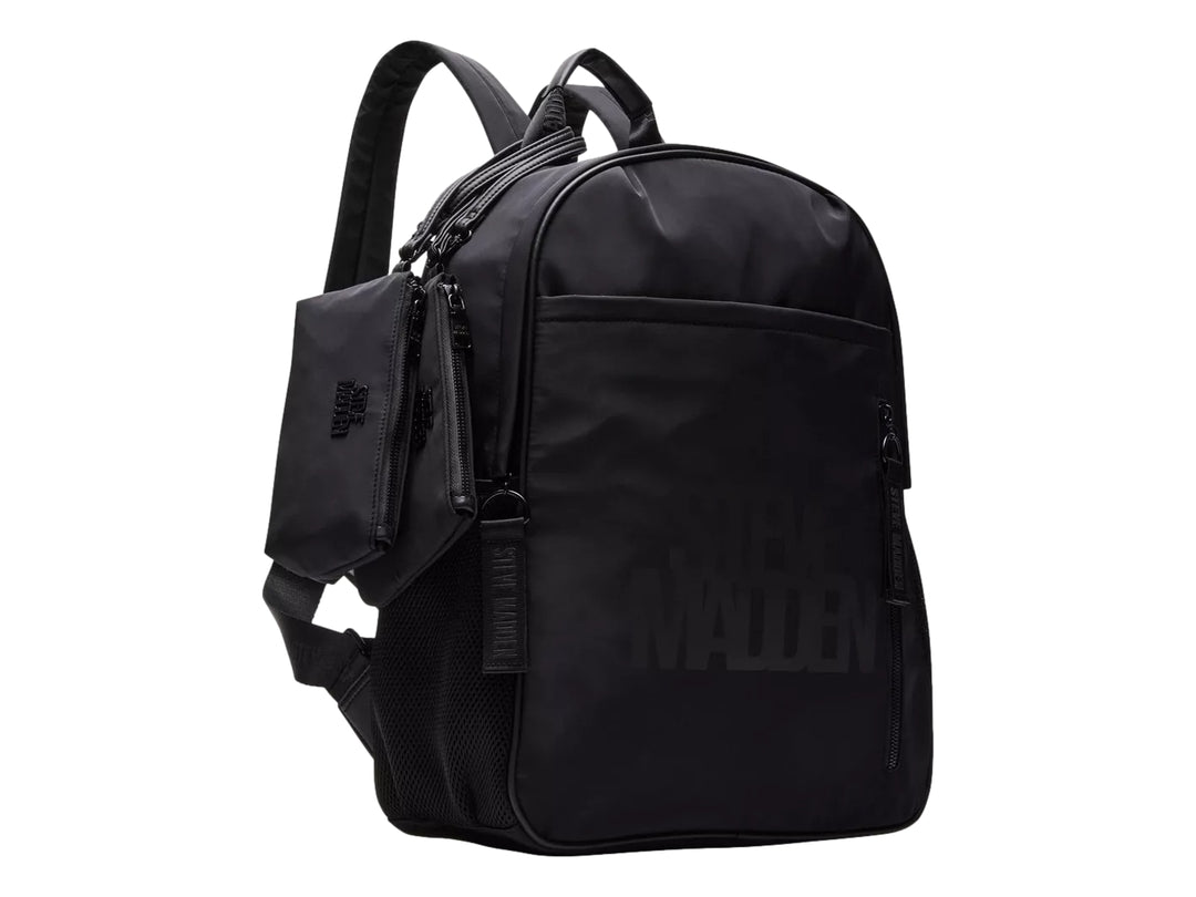 Mochila escolar de color negro marca Steve Madden con diseño moderno y acabado sintético.
