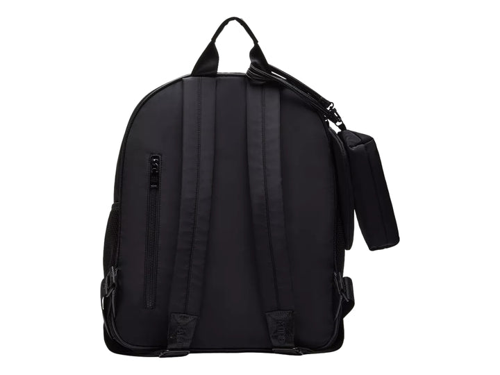 Mochila escolar de color negro marca Steve Madden con diseño moderno y acabado sintético.