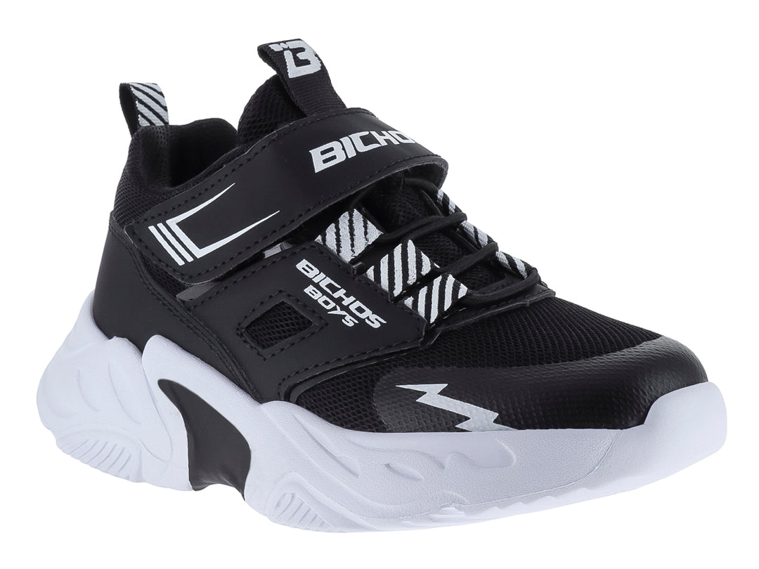 Tenis deportivos para niño marca BICHOS en colores negro y blanco con suela gruesa y cierre de velcro.