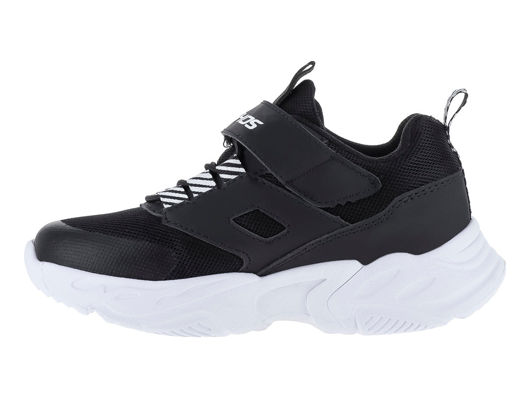 Tenis deportivos para niño marca BICHOS en colores negro y blanco con suela gruesa y cierre de velcro.