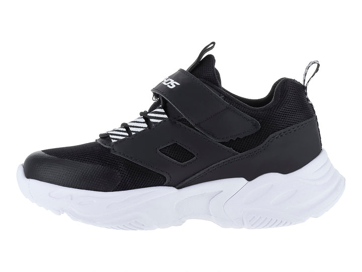Zapato deportivo para niño marca BICHOS en colores negro y blanco con suela gruesa y cierre de velcro.