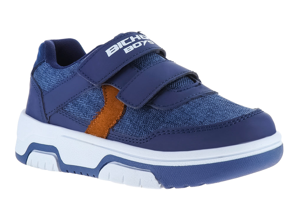 Tenis para niño color azul marino con detalles en camel y suela blanca con cierre de velcro.