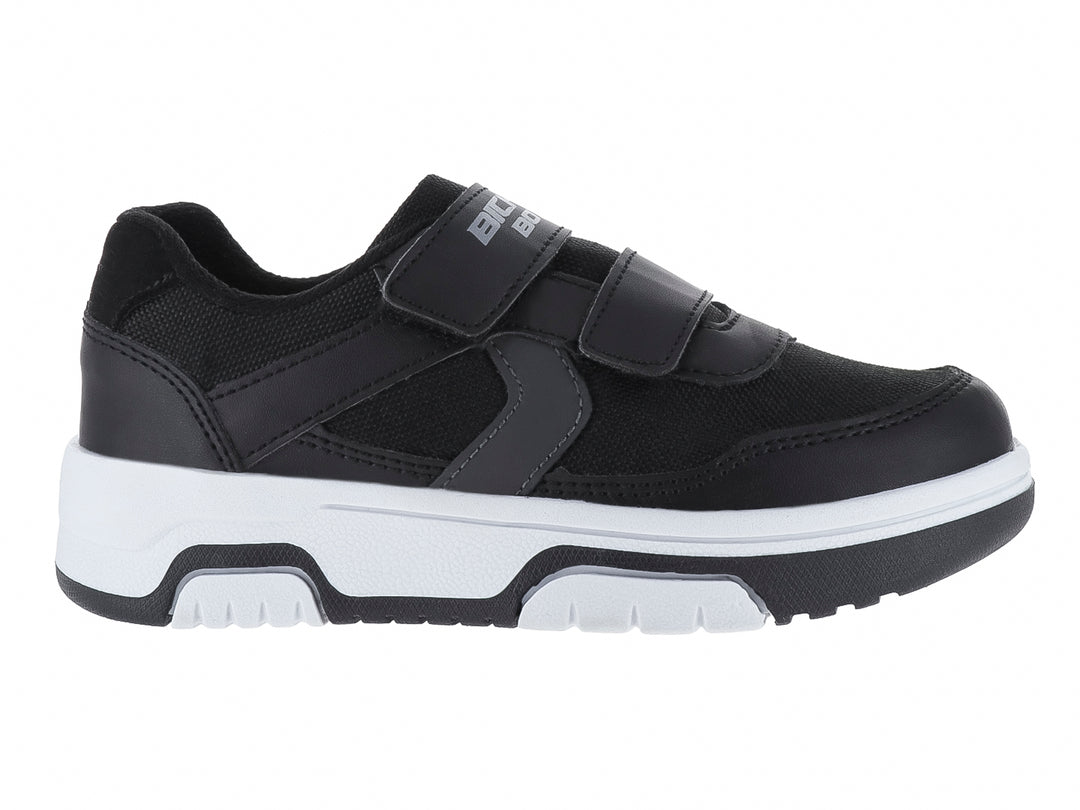Zapato infantil color negro con suela blanca y cierre de velcro.