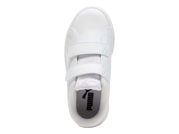 Tenis PUMA blancos para niño con cierre de velcro y suela blanca.