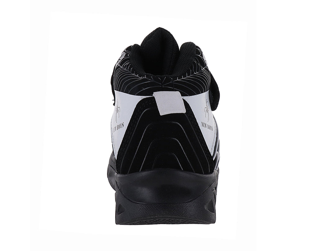 Tenis deportivos para niño color negro con diseño de telaraña blanca y correa de velcro.