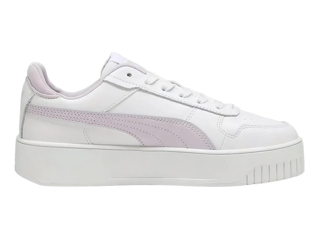 Tenis PUMA Carina Street JR color blanco con franja lila y suela de plataforma blanca.