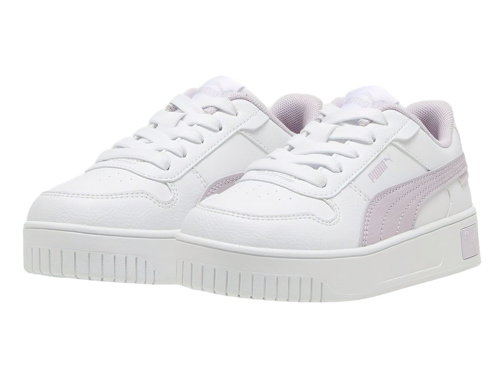 Tenis PUMA blancos con franja y forro morado claro y suela de plataforma blanca.