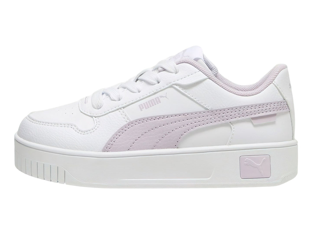 Tenis PUMA blancos con franja y forro morado claro y suela de plataforma blanca.