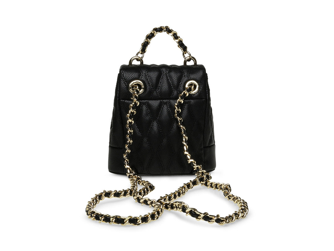 Bolso negro acolchado de Steve Madden con asa y correa de cadena dorada.