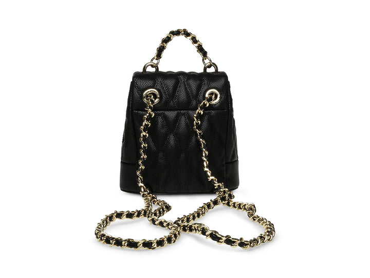 Bolso negro acolchado de Steve Madden con asa y correa de cadena dorada.