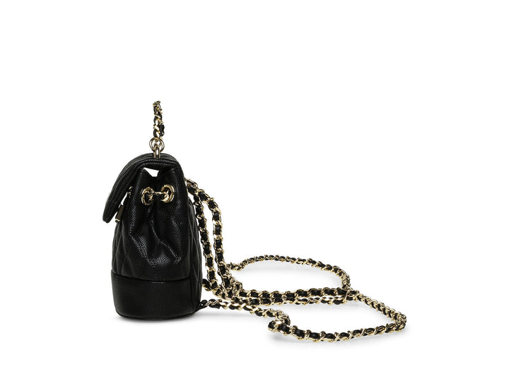 Bolso negro acolchado de Steve Madden con asa y correa de cadena dorada.