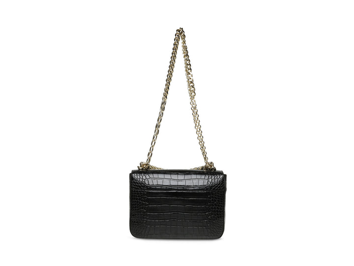 Bolso pequeño negro de Steve Madden con textura de cocodrilo y correa de cadena dorada.