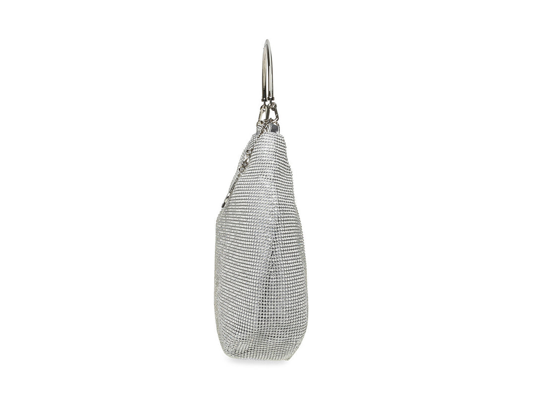 Bolso de hombro Steve Madden en color plata con diseño de malla metálica y correa de cadena.