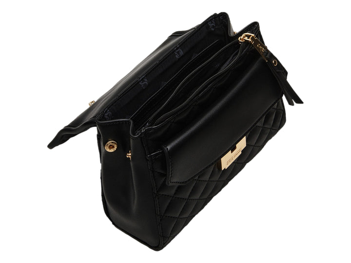 Bolso negro Steve Madden con textura acolchada en forma de diamante y detalles metálicos dorados.