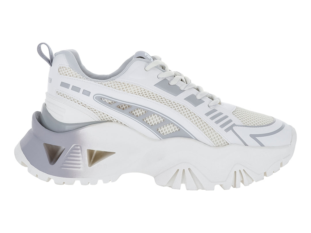Tenis Steve Madden Fenixx en colores blanco y gris con suela gruesa y dentada.