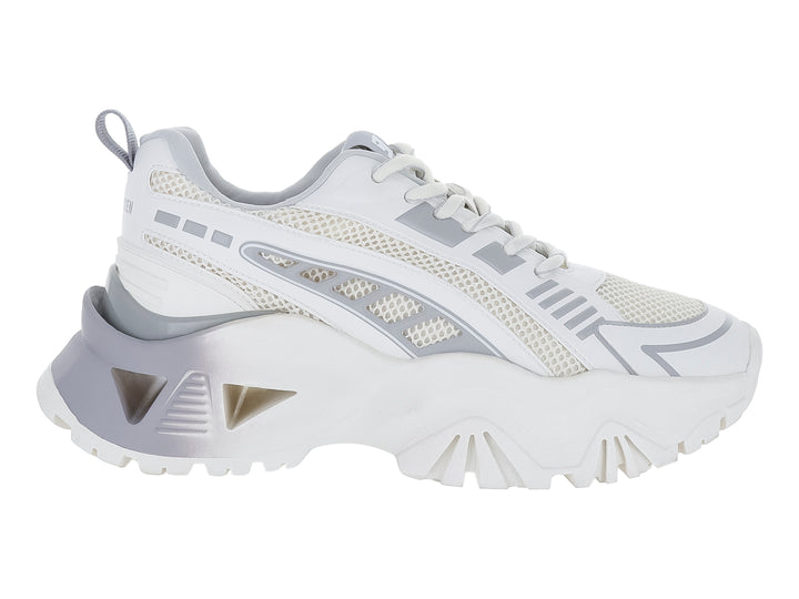 Tenis Steve Madden Fenixx en colores blanco y gris con suela gruesa y dentada.