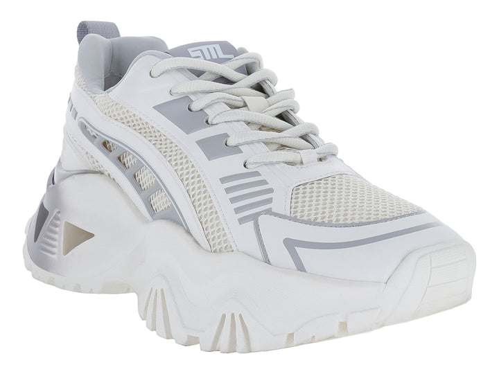 Tenis Steve Madden Fenixx en colores blanco y gris con suela gruesa y dentada.