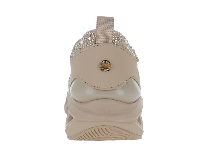Tenis Steve Madden color rose gold con detalles de cristales brillantes y suela gruesa esculpida.