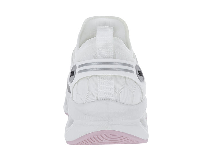 Tenis deportivos Steve Madden color blanco con detalles plateados y suela blanca gruesa.