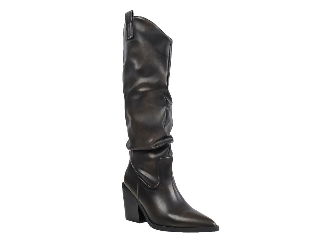 Bota alta de color marrón oscuro con efecto desgastado y tacón grueso.