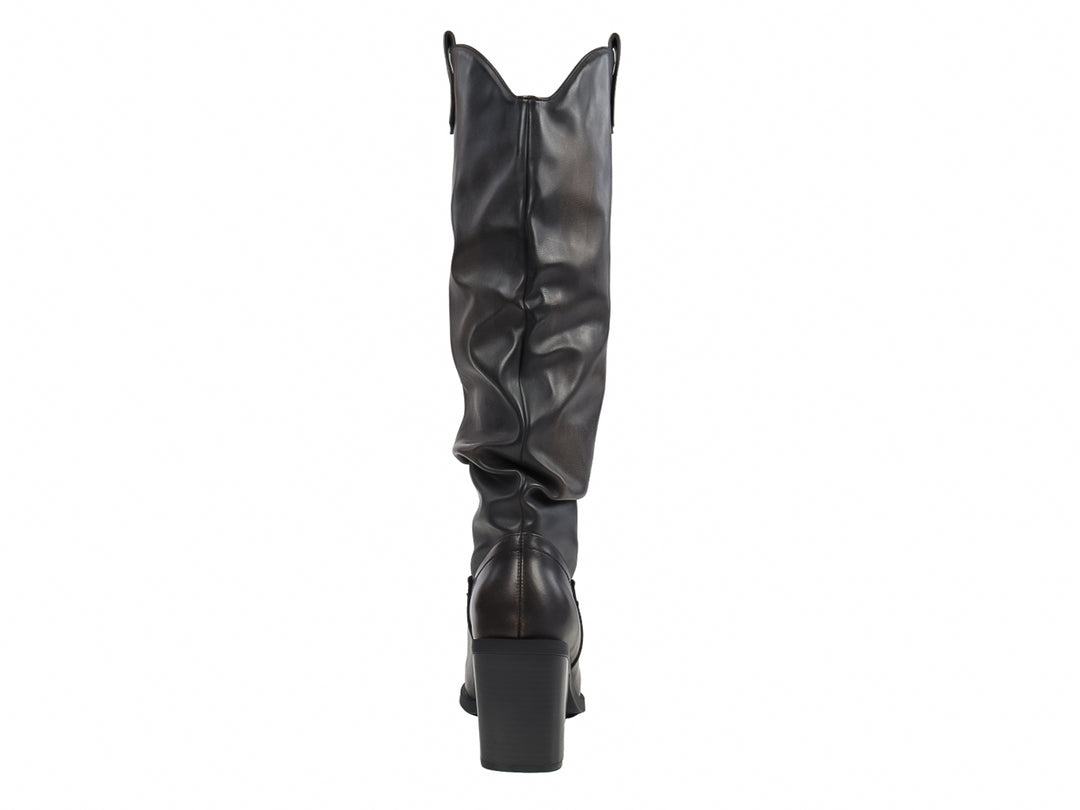 Bota alta de color marrón oscuro con efecto desgastado y tacón grueso.