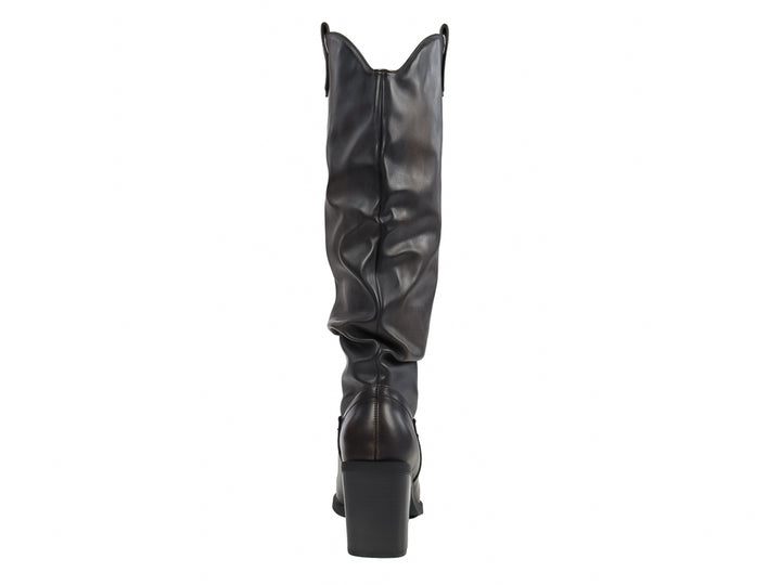 Bota alta de color marrón oscuro con efecto desgastado y tacón grueso.