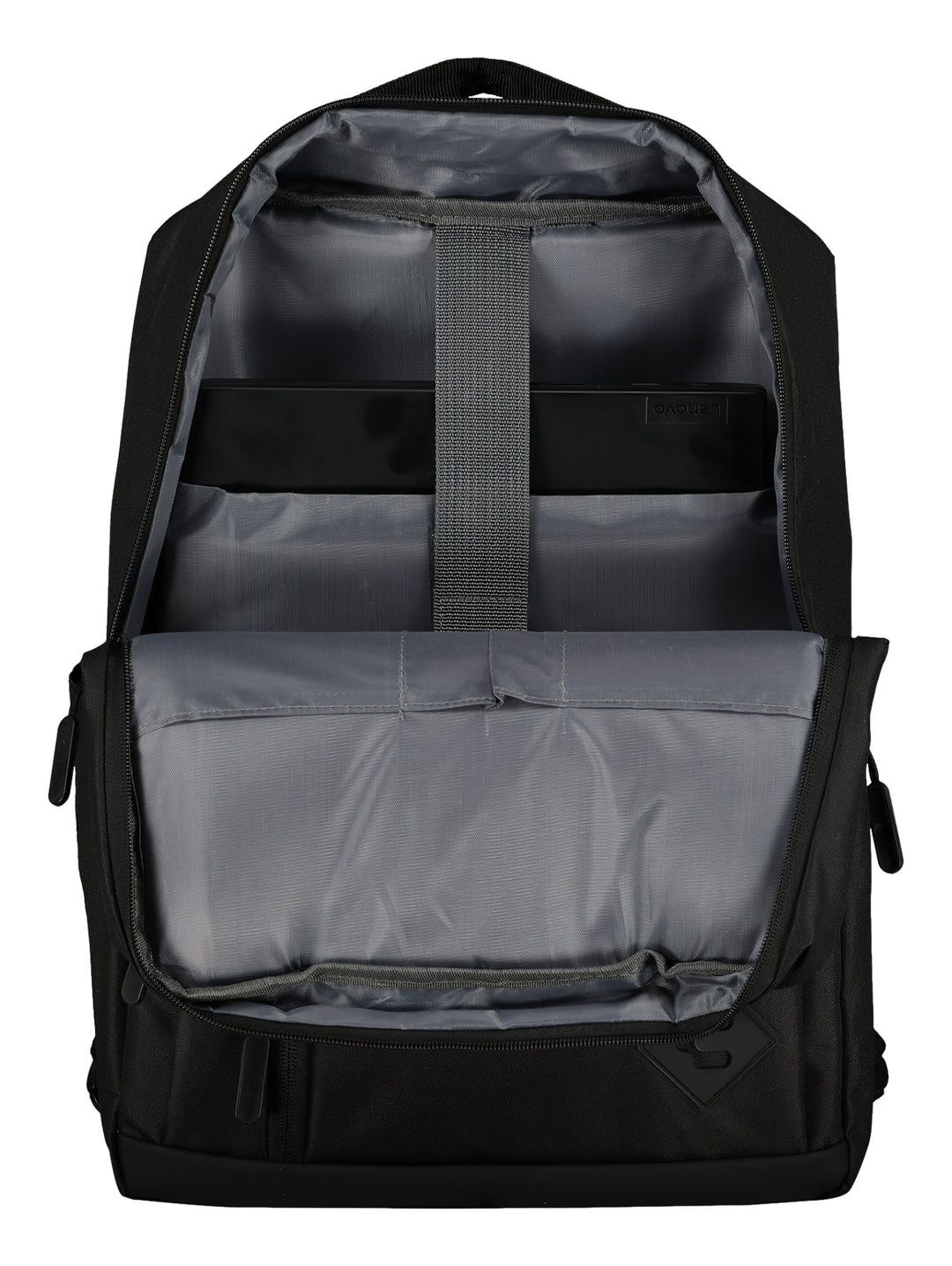 Mochila deportiva de color negro con un bolsillo frontal con cierre y asa superior.