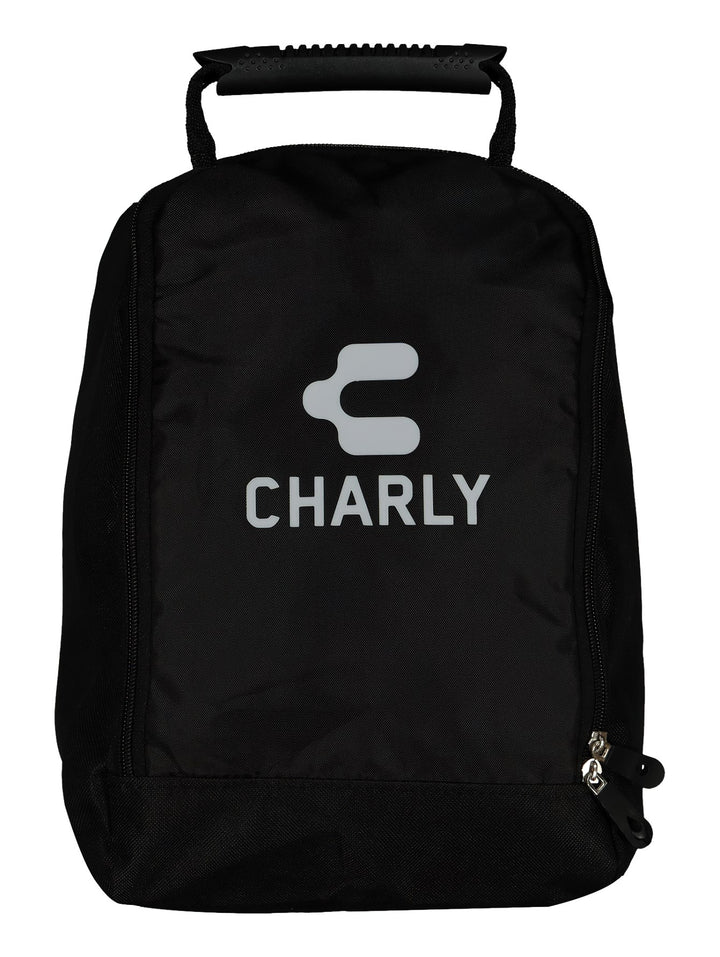 Zapatera deportiva de color negro con logotipo de la marca Charly en gris y asa de transporte superior.