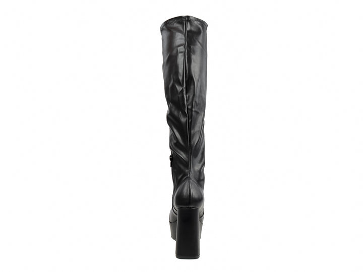 Bota alta de color negro con tacón grueso y plataforma.