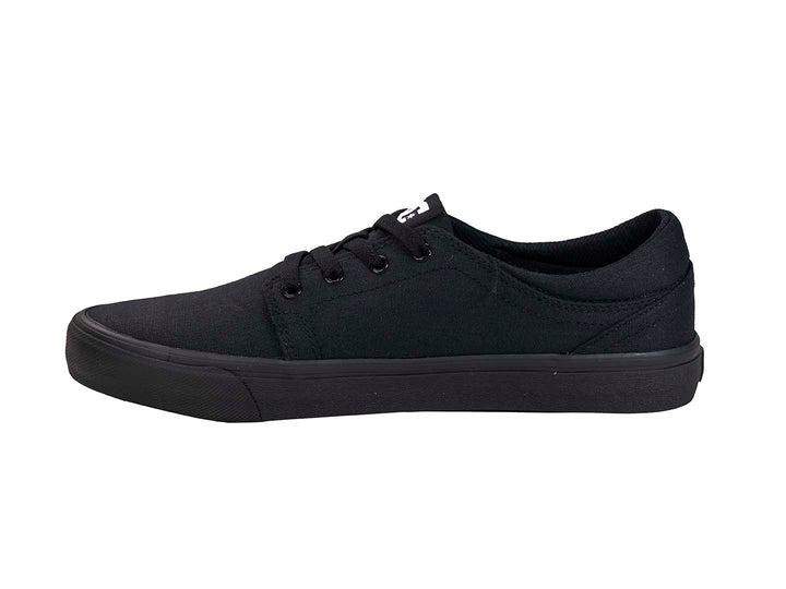 Tenis negros DC Shoes de tela con suela plana y logotipo blanco lateral.