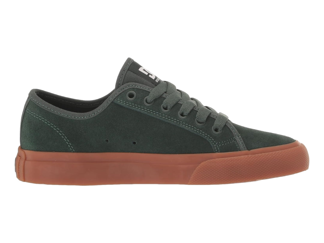 Tenis DC Shoes de corte bajo en color verde oliva con suela de goma marrón.