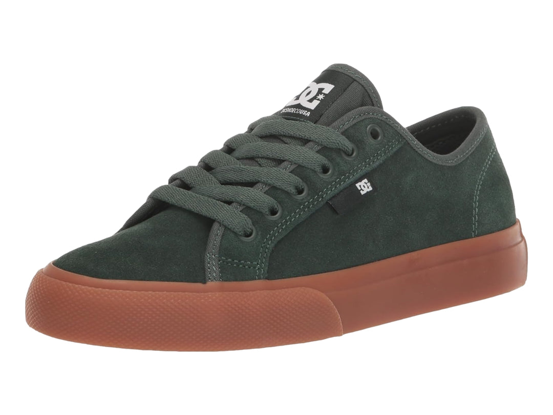 Tenis DC Shoes de corte bajo en color verde oliva con suela de goma marrón.