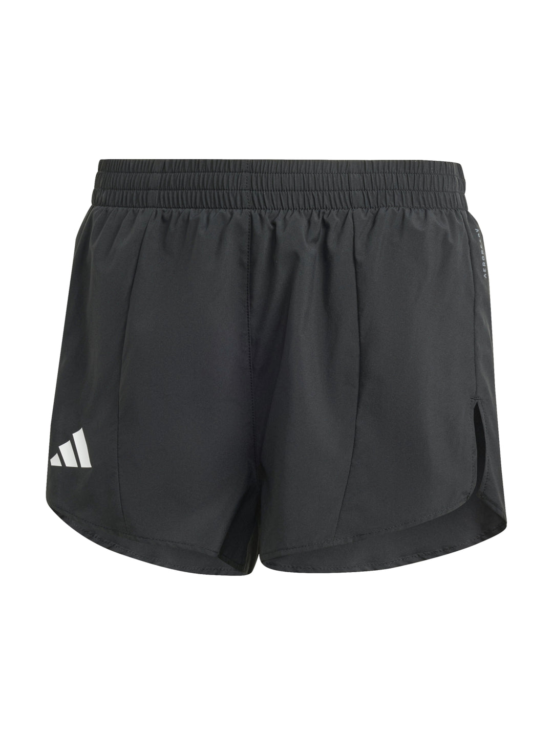 Mujer vistiendo shorts deportivos Adidas Adizero Essentials en color negro con detalles laterales.