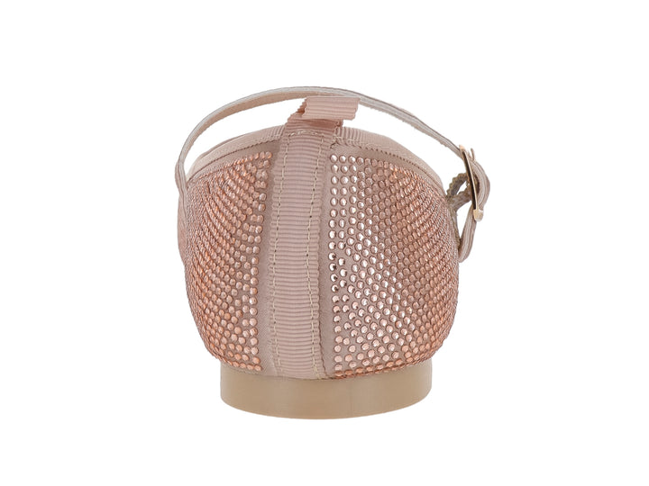 Zapato plano color beige brillante con correa y hebilla dorada para niña.