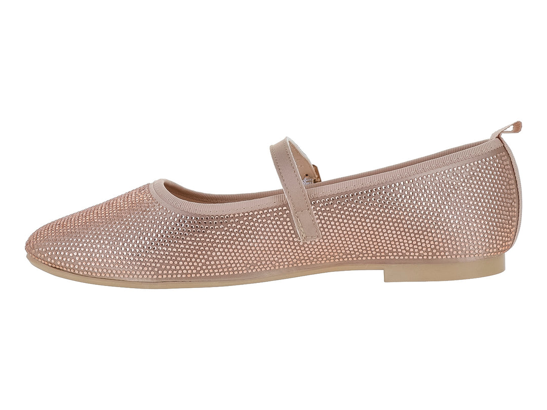 Zapato plano color beige brillante con correa y hebilla dorada para niña.