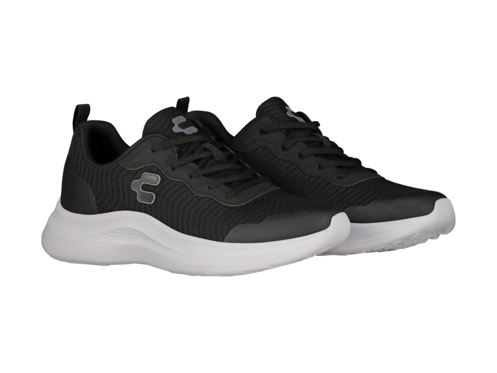 Tenis deportivos Charly color negro con suela blanca y tejido de malla.