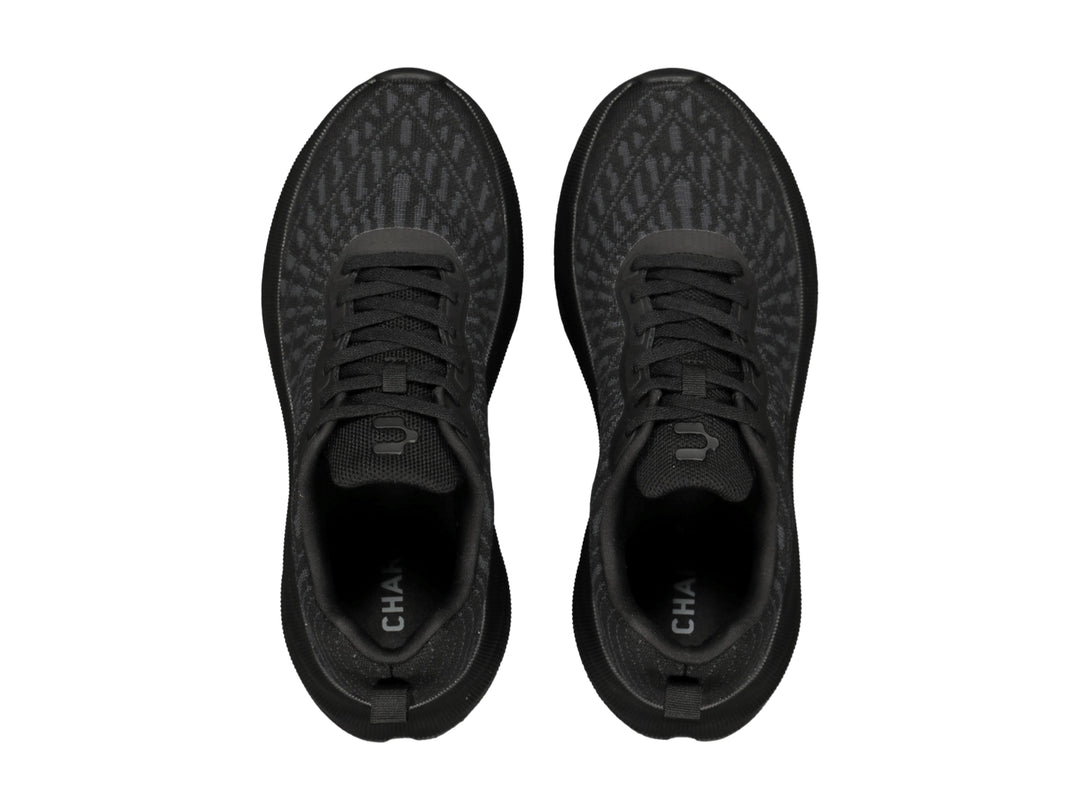 Tenis deportivos Charly color negro con tejido de malla y suela texturizada.
