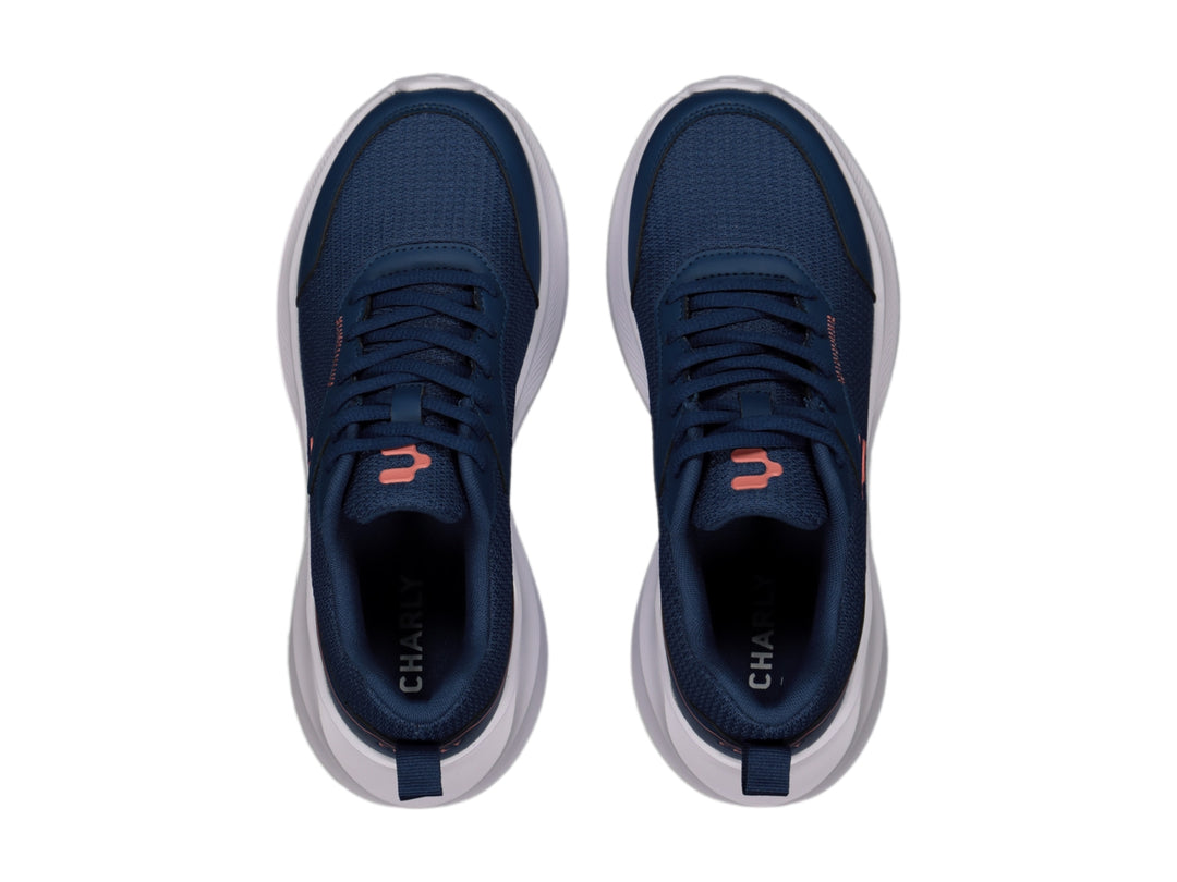 Tenis deportivos Charly color azul marino con suela blanca y detalles en coral.