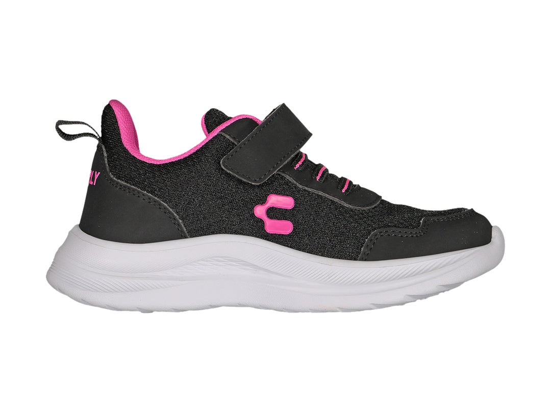 Tenis deportivos Charly color negro con detalles en fucsia y suela blanca.
