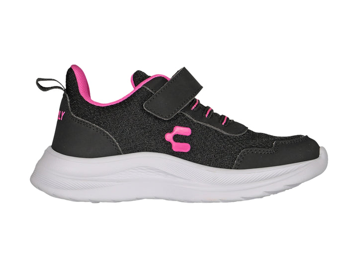 Tenis deportivos Charly color negro con detalles en fucsia y suela blanca.